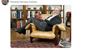 O presidente eleito Jair Bolsonaro (PSL) publicou em seu Twitter neste domingo (4) uma foto do ex-presidente Fernando Henrique Cardoso, na qual ele aparece segurando o livro "Prisioner of the State - The secret Journal of chinese premier Zhao Ziyang", que trata do ex-líder comunista Zhao Ziyang, morto em 2005, aos 85 anos